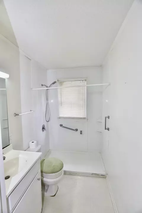 Bath - 114 Vernon Dr, Sumter, SC 29150 photo 1 of 5
