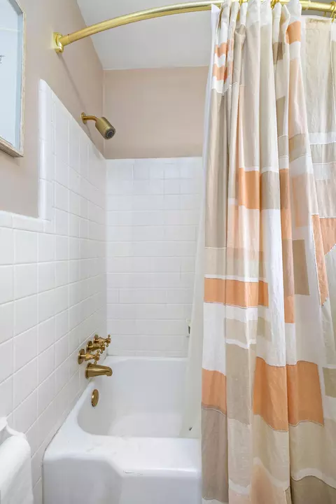 Bath - 31 Riley St, Sumter, SC 29150 photo 4 of 4