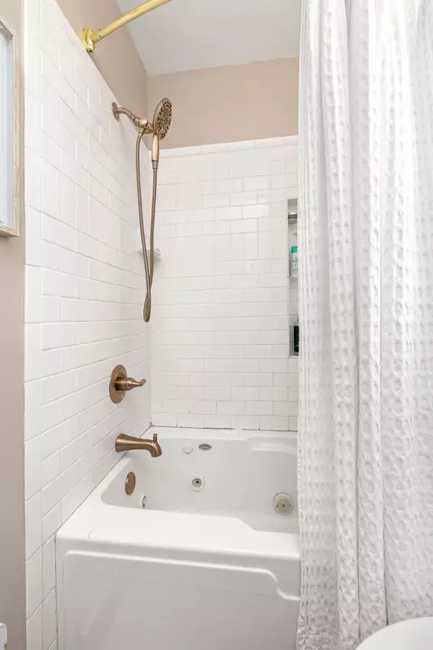 Bath - 31 Riley St, Sumter, SC 29150 photo 2 of 4