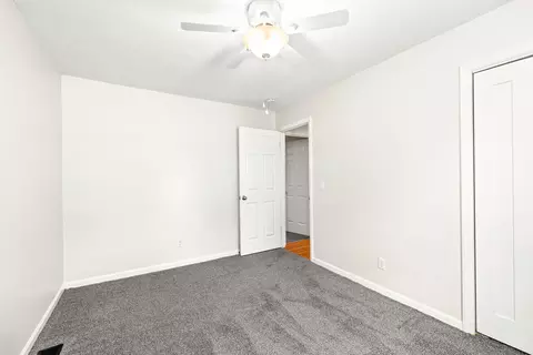 Bedroom - 660 Woodside Dr, Manning, SC 29102 photo 4 of 6