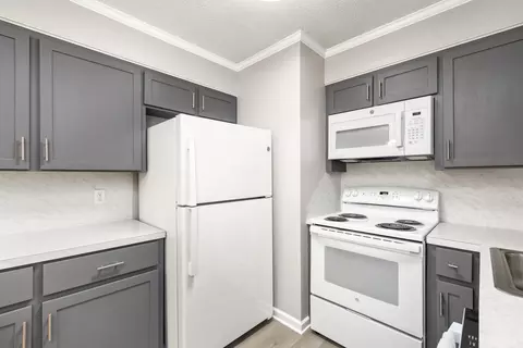 Kitchen - 660 Woodside Dr, Manning, SC 29102 photo 2 of 2