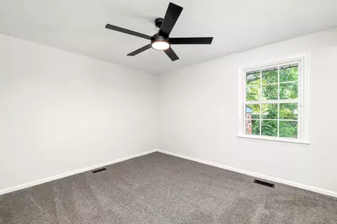 Bedroom - 660 Woodside Dr, Manning, SC 29102 photo 5 of 6