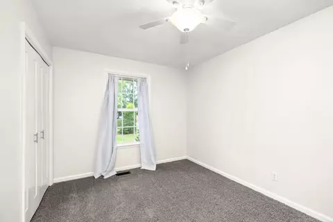 Bedroom - 660 Woodside Dr, Manning, SC 29102 photo 3 of 6