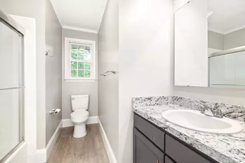 Bath - 660 Woodside Dr, Manning, SC 29102 photo 1 of 3