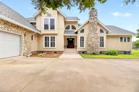 1120 Waters Edge Dr, Summerton, SC 29148