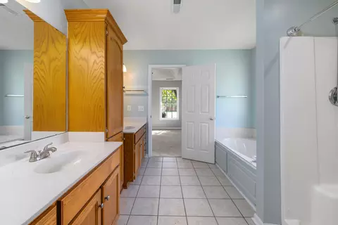 Bath - 200 Trillium Ln, Sumter, SC 29154 photo 5 of 6