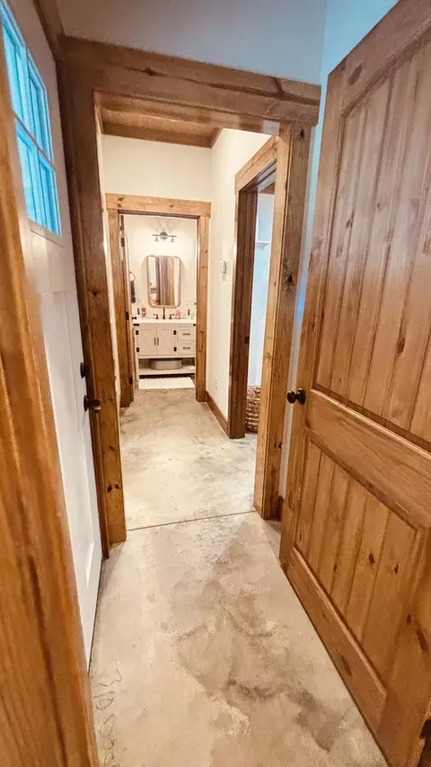 Entry Way - 1702 Camp Shelor Rd, Manning, SC 29102 photo 3 of 4