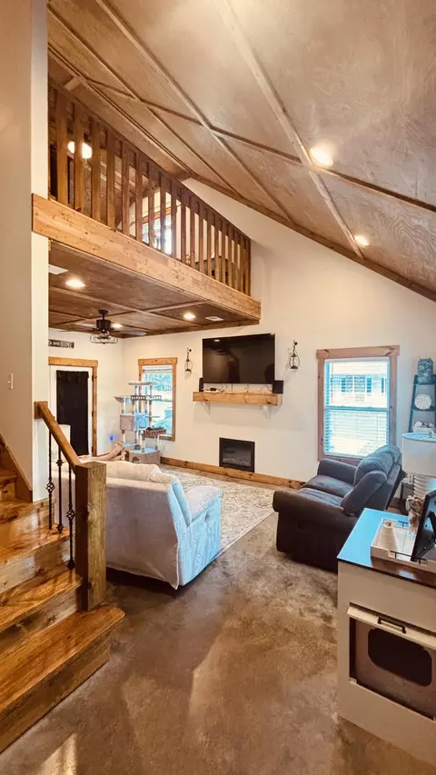 Living - 1702 Camp Shelor Rd, Manning, SC 29102 photo 2 of 2