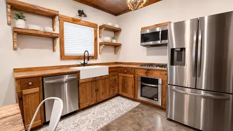 Kitchen - 1702 Camp Shelor Rd, Manning, SC 29102 photo 6 of 8