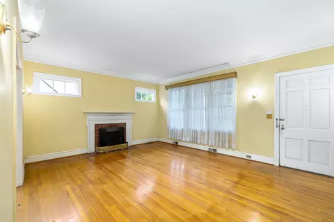 Living - 14 Moise Dr, Sumter, SC 29150 photo 1 of 8
