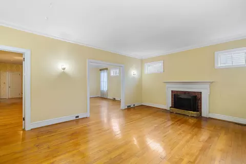 Living - 14 Moise Dr, Sumter, SC 29150 photo 4 of 8