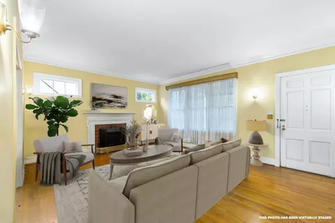 Living - 14 Moise Dr, Sumter, SC 29150 photo 2 of 8