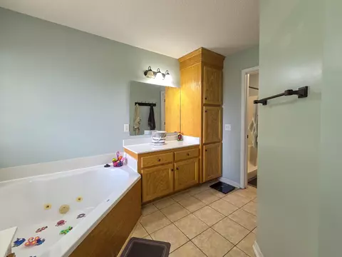 Bath - 1460 Malone Dr, Sumter, SC 29154 photo 4 of 7