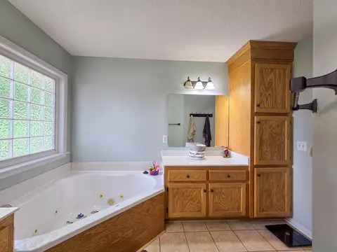 Bath - 1460 Malone Dr, Sumter, SC 29154 photo 5 of 7