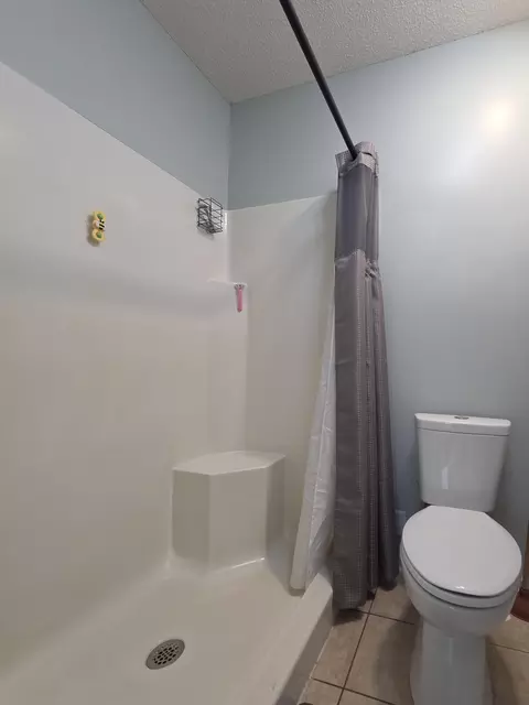 Bath - 1460 Malone Dr, Sumter, SC 29154 photo 6 of 7