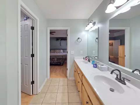 Bath - 1460 Malone Dr, Sumter, SC 29154 photo 7 of 7