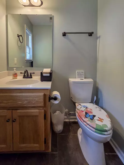 Bath - 1460 Malone Dr, Sumter, SC 29154 photo 1 of 7