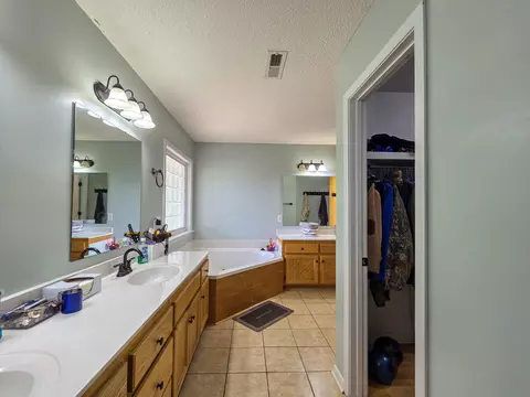 Bath - 1460 Malone Dr, Sumter, SC 29154 photo 3 of 7