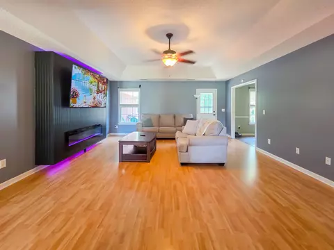 Living - 1460 Malone Dr, Sumter, SC 29154 photo 1 of 2