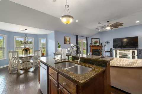 Kitchen - 3540 Katwallace Cir, Sumter, SC 29154 photo 2 of 3