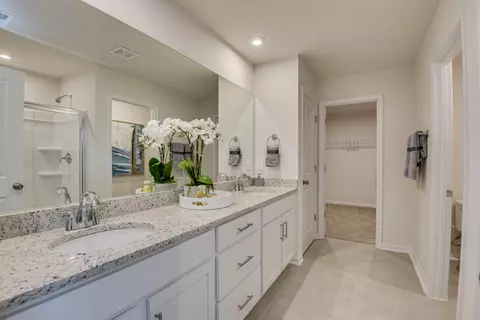 Bath - 965 Curlew Cir, Sumter, SC 29150 photo 2 of 5