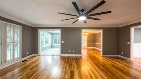 Living - 715 Lewis Rd, Sumter, SC 29154 photo 2 of 5