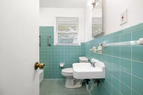 Bath - 495 Pinewood Rd, Sumter, SC 29154 photo 1 of 2