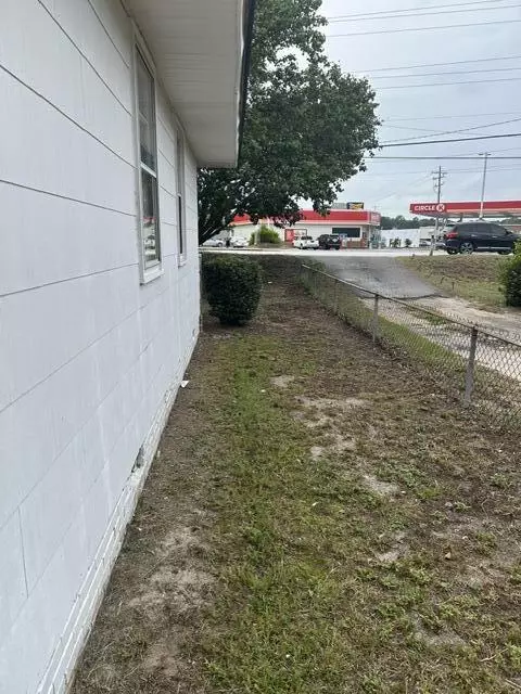 Exterior - 495 Pinewood Rd, Sumter, SC 29154 photo 6 of 11
