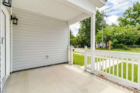 Exterior - 525 Dingle St, Sumter, SC 29150 photo 4 of 6
