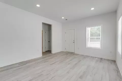 Living - 525 Dingle St, Sumter, SC 29150 photo 2 of 2