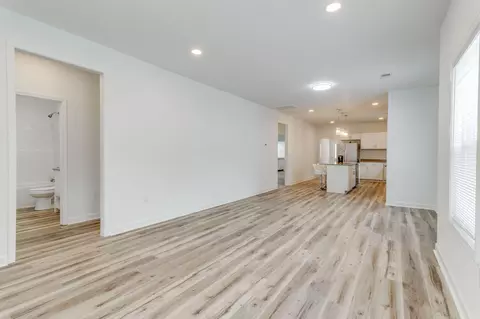 Living - 527 Dingle St, Sumter, SC 29150 photo 3 of 3