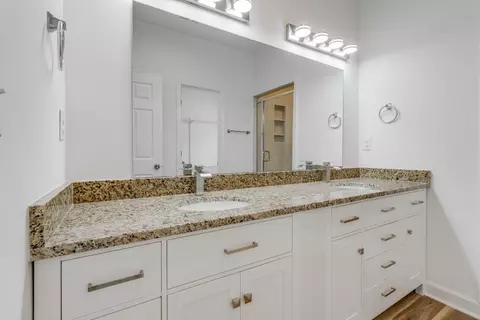 Bath - 527 Dingle St, Sumter, SC 29150 photo 2 of 4