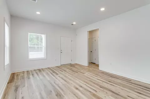 Living - 527 Dingle St, Sumter, SC 29150 photo 2 of 3