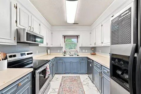 Kitchen - 50 Gray Fox Ct, Sumter, SC 29154 photo 1 of 2