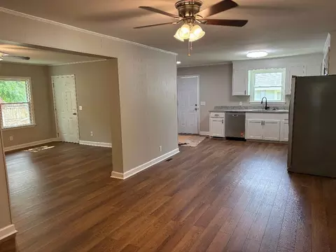 Living - 44 Alice Dr, Sumter, SC 29150 photo 4 of 4