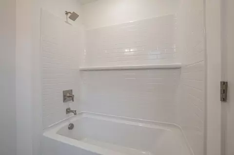 Bath - 2135 Currituck Dr, Sumter, SC 29153 photo 7 of 10