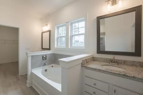 Bath - 2135 Currituck Dr, Sumter, SC 29153 photo 2 of 10