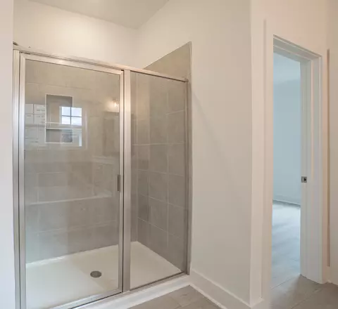 Bath - 2135 Currituck Dr, Sumter, SC 29153 photo 3 of 10