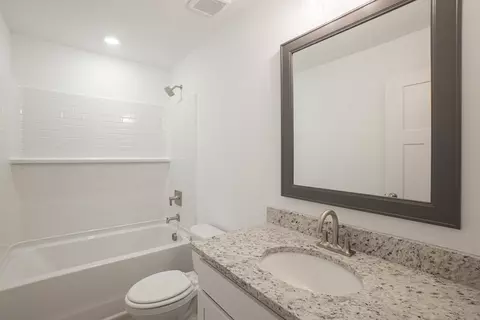 Bath - 2135 Currituck Dr, Sumter, SC 29153 photo 5 of 10