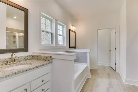 Bath - 2135 Currituck Dr, Sumter, SC 29153 photo 9 of 10