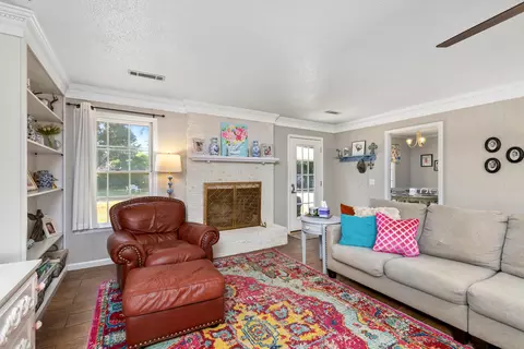 Living - 2302 Gingko Dr, Sumter, SC 29150 photo 2 of 4