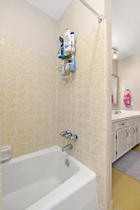 Bath - 2302 Gingko Dr, Sumter, SC 29150 photo 4 of 4