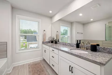 Bath - 3350 Lespedeza Ct, Sumter, SC 29150 photo 3 of 7