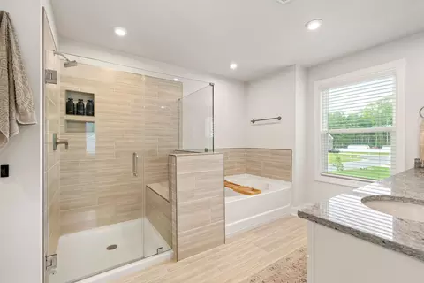 Bath - 3350 Lespedeza Ct, Sumter, SC 29150 photo 2 of 7