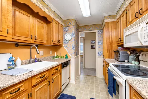 Kitchen - 2202 Graystone Dr, Sumter, SC 29150 photo 2 of 3