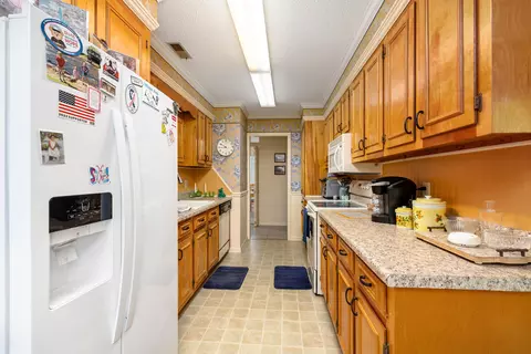 Kitchen - 2202 Graystone Dr, Sumter, SC 29150 photo 3 of 3