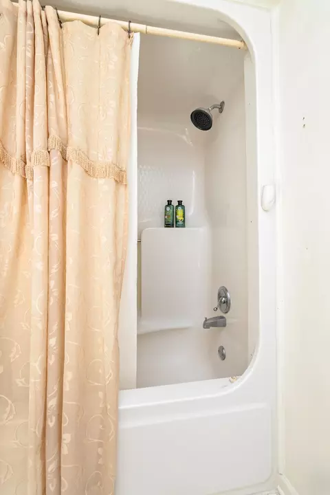 Bath - 2202 Graystone Dr, Sumter, SC 29150 photo 1 of 4