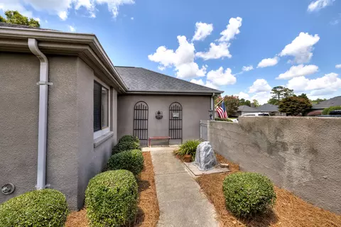 Exterior - 2202 Graystone Dr, Sumter, SC 29150 photo 6 of 10