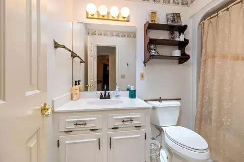 Bath - 2202 Graystone Dr, Sumter, SC 29150 photo 2 of 4