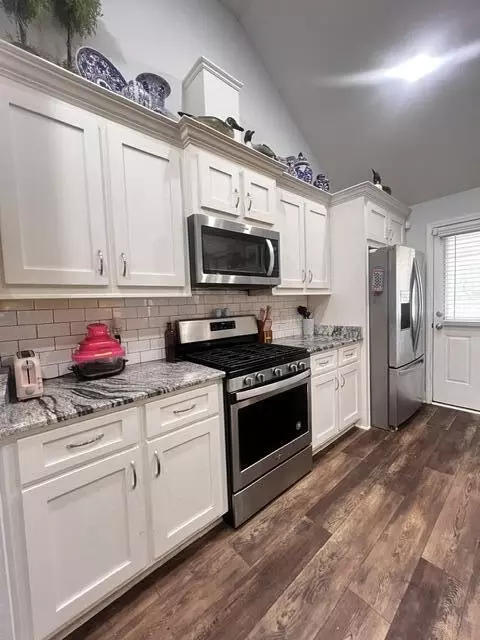 Kitchen - 3649 Cox Rd, Sumter, SC 29154 photo 3 of 5